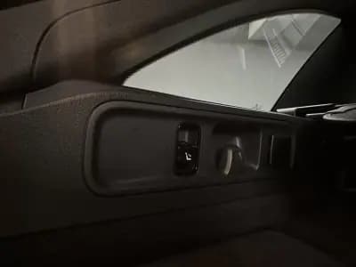 Vendo Mercedes-Benz C 300 2024 - 51990 EUR, 20500 km - AUTO.MOTO.pt