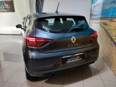 Vendo Renault Clio 2021 - 13350 EUR, 61000 km - AUTO.MOTO.pt