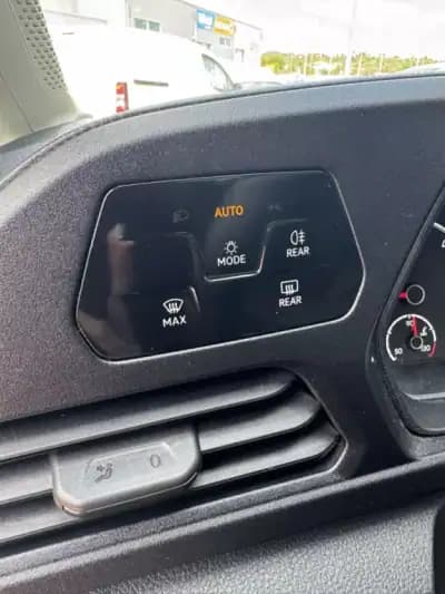 Vendo Volkswagen Caddy 2021 - 14900 EUR, 142932 km - AUTO.MOTO.pt