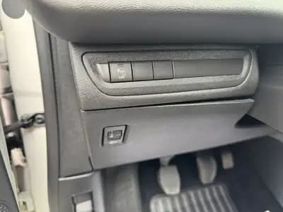 Vendo Peugeot 208 2017 - 11750 EUR, 95494 km - AUTO.MOTO.pt