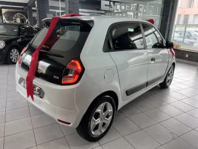 Vendo Renault Twingo 2022 - 13900 EUR, 6145 km - AUTO.MOTO.pt