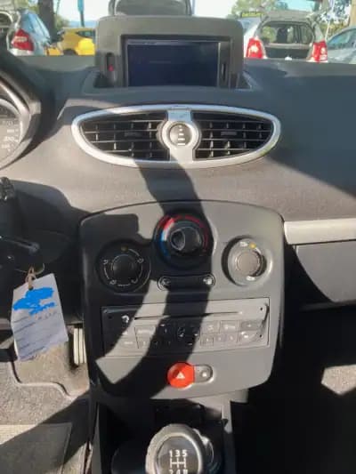 Vendo Renault Clio 2010 - 4990 EUR, 207500 km - AUTO.MOTO.pt