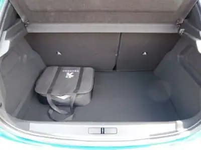 Sell Peugeot e-208 2021 - 18000 EUR, 85265 km - AUTO.MOTO.pt