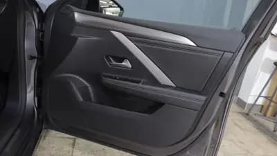 Vendo Opel Astra 2024 - 24450 EUR, 13500 km - AUTO.MOTO.pt