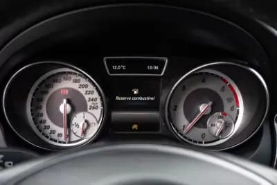 Vendo Mercedes-Benz CLA 180 2015 - 15900 EUR, 242000 km - AUTO.MOTO.pt