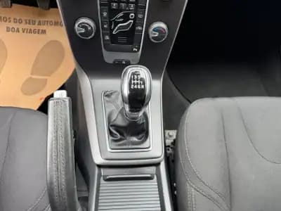 Sell Volvo V40 2017 - 14750 EUR, 138000 km - AUTO.MOTO.pt