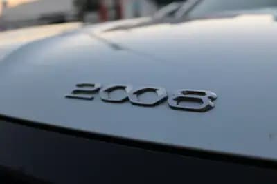 Vendo Peugeot 2008 2023 - 21500 EUR, 30000 km - AUTO.MOTO.pt