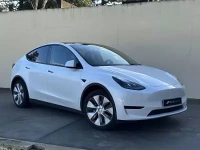 Vendo Tesla Model Y 2023 - 32490 EUR, 72500 km - AUTO.MOTO.pt
