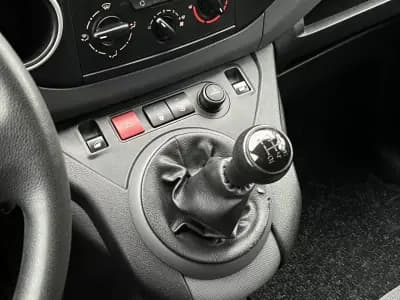 Sell Peugeot Partner 1.6 BlueHdi 3 Lug 2018 - 9800 EUR, 200000 km - AUTO.MOTO.pt