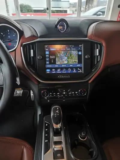 Sell Maserati Ghibli 2015 - 34500 EUR, 129900 km - AUTO.MOTO.pt