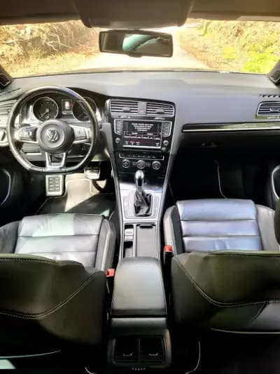 Vendo Volkswagen Golf 2015 - 16990 EUR, 218000 km - AUTO.MOTO.pt