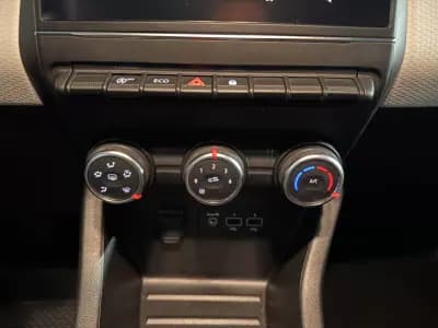 Vendo Renault Clio 2023 - 16250 EUR, 68855 km - AUTO.MOTO.pt