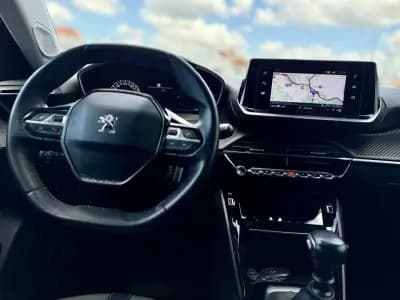 Vendo Peugeot 2008 2022 - 17950 EUR, 59000 km - AUTO.MOTO.pt