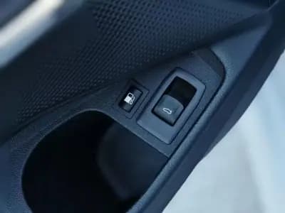 Vendo BMW 330 2021 - 31900 EUR, 156735 km - AUTO.MOTO.pt