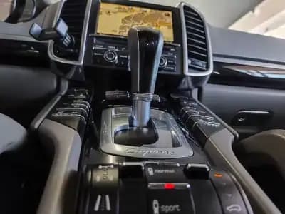 Sell Porsche Cayenne 2012 - 24990 EUR, 267800 km - AUTO.MOTO.pt