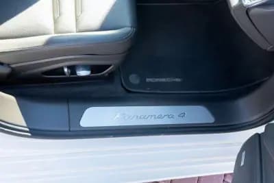 Vendo Porsche Panamera Sport Turismo 2020 - 72990 EUR, 132000 km - AUTO.MOTO.pt