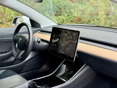 Sell Tesla Model 3 2020 - 22000 EUR, 101000 km - AUTO.MOTO.pt