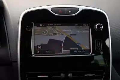 Sell Renault Clio 2017 - 11999 EUR, 138000 km - AUTO.MOTO.pt