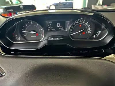 Sell Peugeot 208 2018 - 11990 EUR, 141744 km - AUTO.MOTO.pt