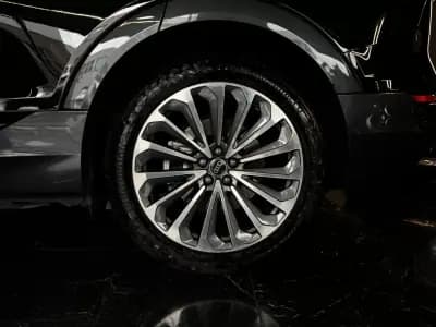 Sell Audi Q8 e-Tron Sportback 2024 - 59990 EUR, 24200 km - AUTO.MOTO.pt