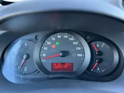 Vendo Renault Kangoo 2018 - 14500 EUR, 96074 km - AUTO.MOTO.pt