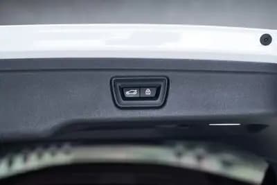 Vendo BMW 330 2023 - 43950 EUR, 44000 km - AUTO.MOTO.pt