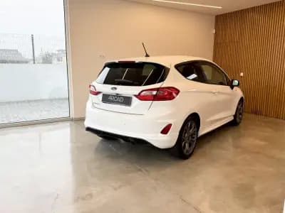 Vendo Ford Fiesta 2018 - 12500 EUR, 146800 km - AUTO.MOTO.pt
