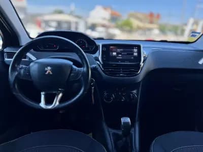 Vendo Peugeot 208 2017 - 9950 EUR, 147000 km - AUTO.MOTO.pt