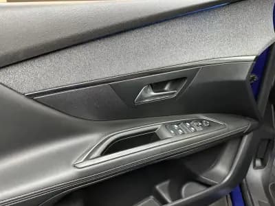 Vendo Peugeot 3008 2020 - 20100 EUR, 142000 km - AUTO.MOTO.pt