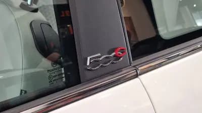 Vendo Fiat 500C 2022 - 14000 EUR, 30638 km - AUTO.MOTO.pt