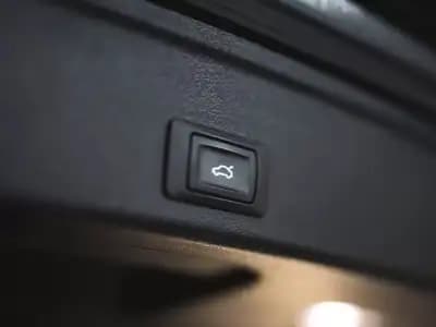 Sell Audi A4 Avant 2018 - 25990 EUR, 107000 km - AUTO.MOTO.pt