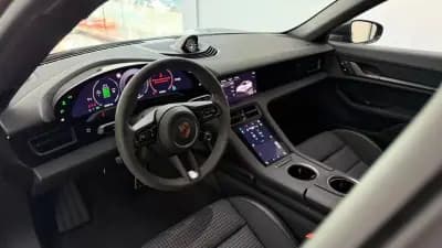 Vendo Porsche Taycan 2024 - 82000 EUR, 38405 km - AUTO.MOTO.pt