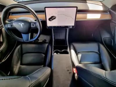 Vendo Tesla Model 3 2020 - 22900 EUR, 123000 km - AUTO.MOTO.pt