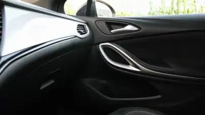 Vendo Opel Astra Sports Tourer 2020 - 12999 EUR, 97000 km - AUTO.MOTO.pt