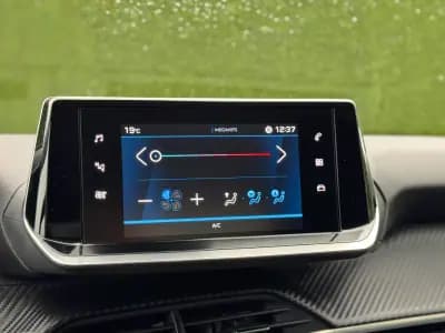 Sell Peugeot 208 2022 - 13800 EUR, 40000 km - AUTO.MOTO.pt