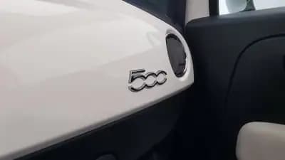 Vendo Fiat 500C 2022 - 14000 EUR, 30638 km - AUTO.MOTO.pt