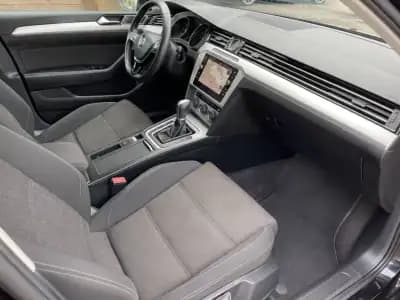 Vendo Volkswagen Passat Variant 2018 - 19990 EUR, 177800 km - AUTO.MOTO.pt