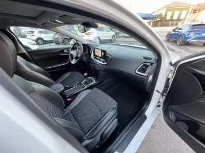 Vendo Kia Ceed SW 2020 - 18450 EUR, 180000 km - AUTO.MOTO.pt