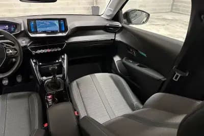 Vendo Peugeot 208 2022 - 14950 EUR, 40711 km - AUTO.MOTO.pt