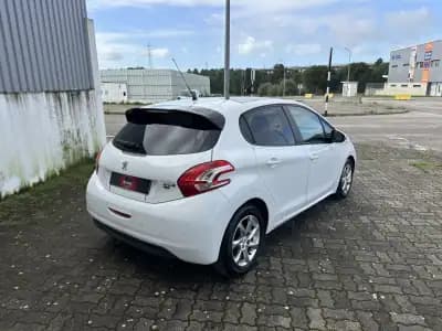 Sell Peugeot 208 2012 - 9990 EUR, 178000 km - AUTO.MOTO.pt