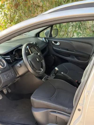 Vendo Renault Clio 2018 - 13500 EUR, 117730 km - AUTO.MOTO.pt