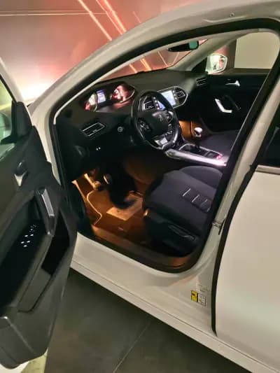 Sell Peugeot 308 2014 - 8990 EUR, 180724 km - AUTO.MOTO.pt