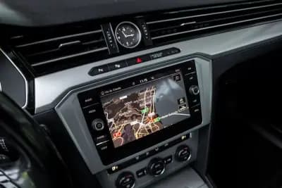 Sell Volkswagen Passat Variant 2017 - 10900 EUR, 290131 km - AUTO.MOTO.pt