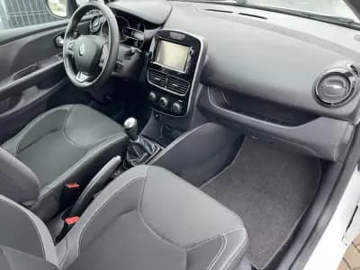 Sell Renault Clio 2017 - 12500 EUR, 142000 km - AUTO.MOTO.pt