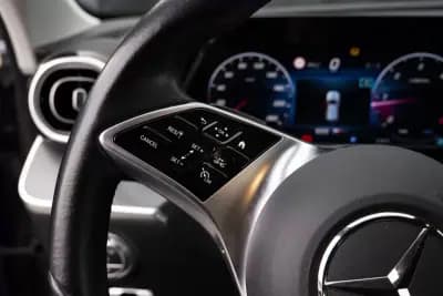 Vendo Mercedes-Benz C 200 2023 - 34900 EUR, 117000 km - AUTO.MOTO.pt