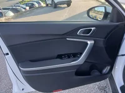 Sell Kia XCeed 2025 - 22950 EUR, 9 km - AUTO.MOTO.pt