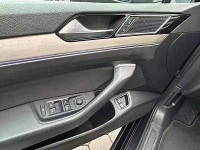 Vendo Volkswagen Passat 2017 - 18990 EUR, 134000 km - AUTO.MOTO.pt