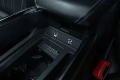 Vendo Audi Q8 e-Tron Sportback 2023 - 49950 EUR, 55000 km - AUTO.MOTO.pt