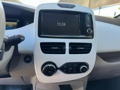 Vendo Renault Zoe 2019 - 16900 EUR, 25417 km - AUTO.MOTO.pt