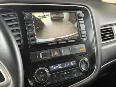 Vendo Mitsubishi Outlander 2015 - 15990 EUR, 157367 km - AUTO.MOTO.pt